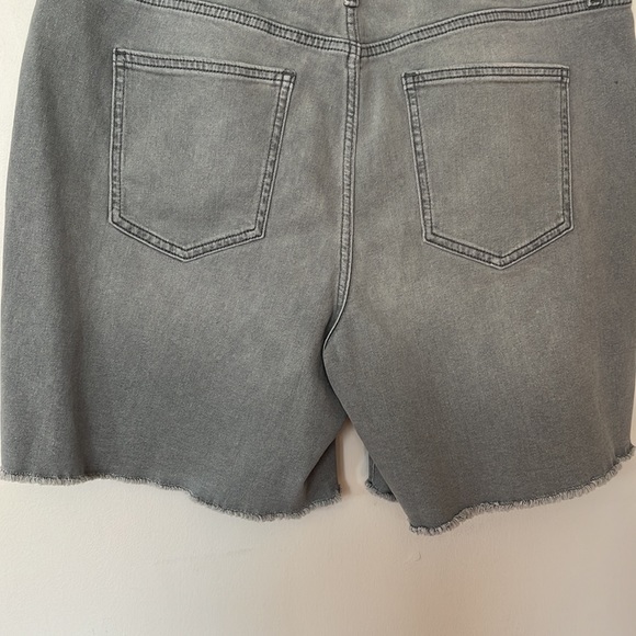 Simply Vera Vera Wang High Rise GreyStone Frayed Hem size 16 Shorts - Picture 7 of 14